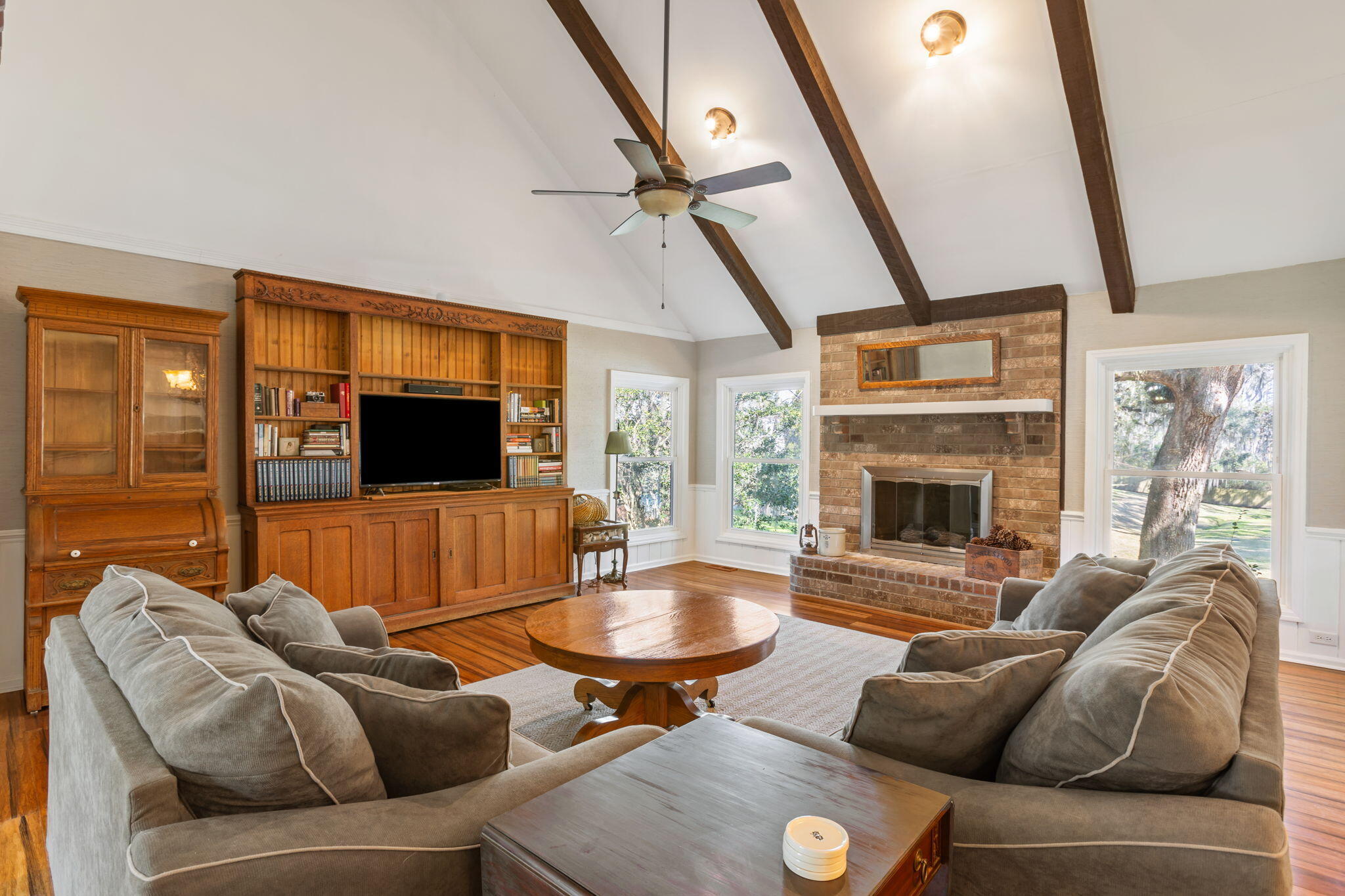 16 North Basilica Avenue Hanahan, SC 29410 - Photo 21 of 64 Vaulted ceiling in family room
