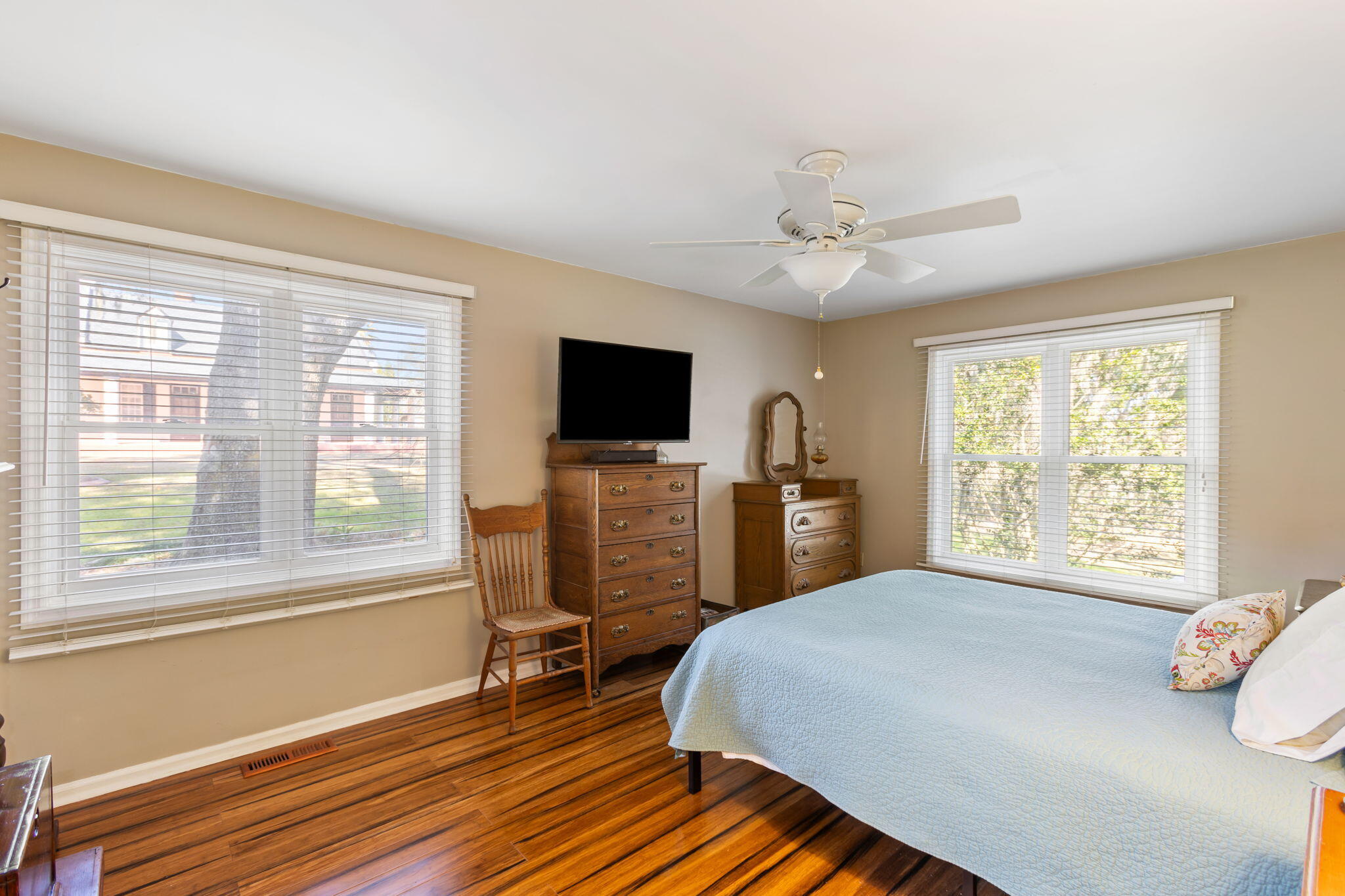 16 North Basilica Avenue Hanahan, SC 29410 - Photo 26 of 64 Owners Suite