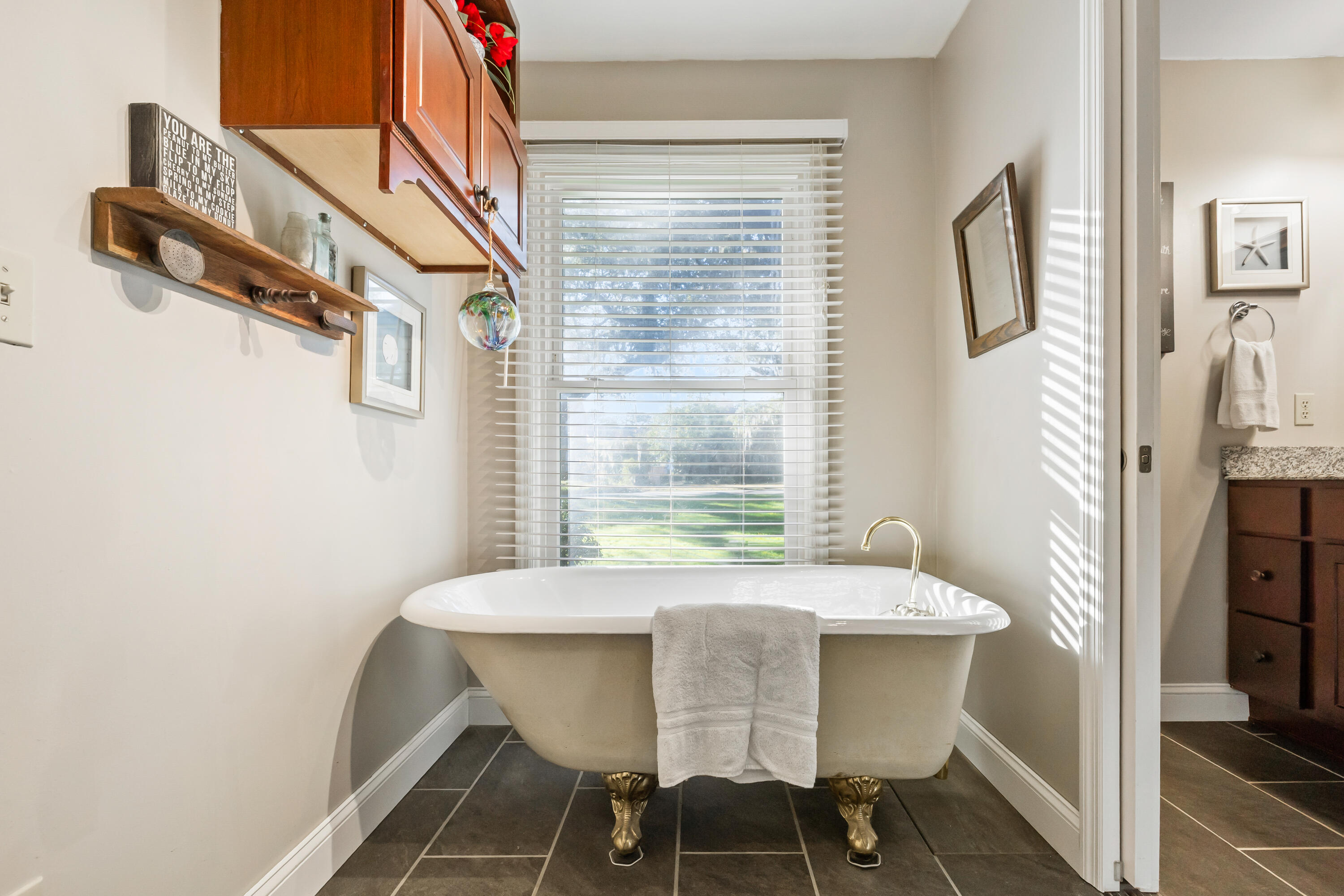 16 North Basilica Avenue Hanahan, SC 29410 - Photo 29 of 64 Claw foot tub