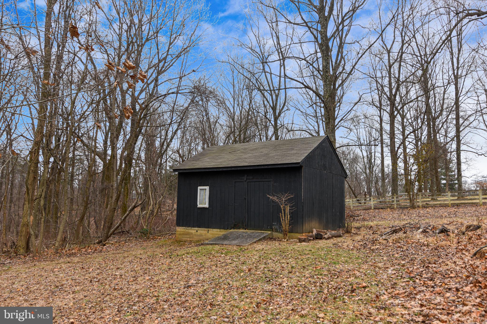 19366 Loudoun Orchard Road Leesburg, VA 20175 - Photo 37 of 40 Roomy shed for your hobby or tools