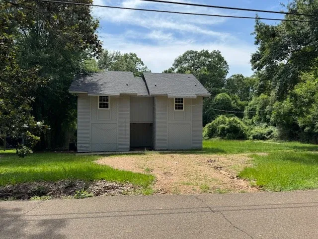 $109,000 | 203 Natchez Street North, Woodville, MS 39669