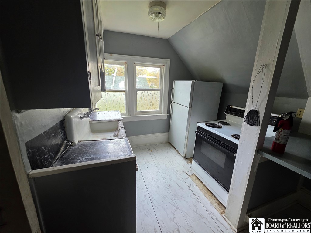 329 Crossman Street Jamestown, NY 14701 - Photo 5 of 10