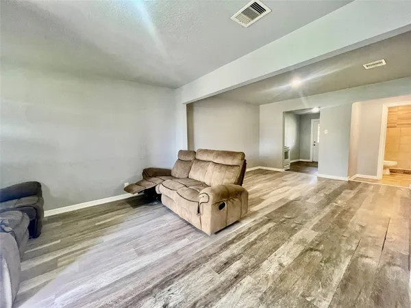 $1,500 | 6803 Bloom Drive, Houston, TX 77076
