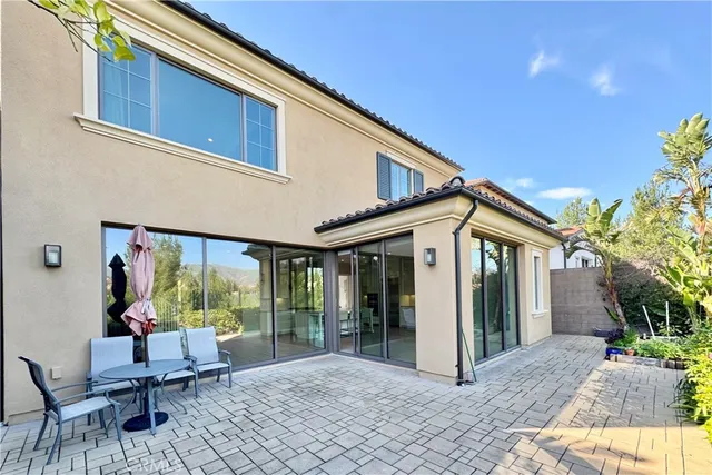 a view of a pathway with a yard