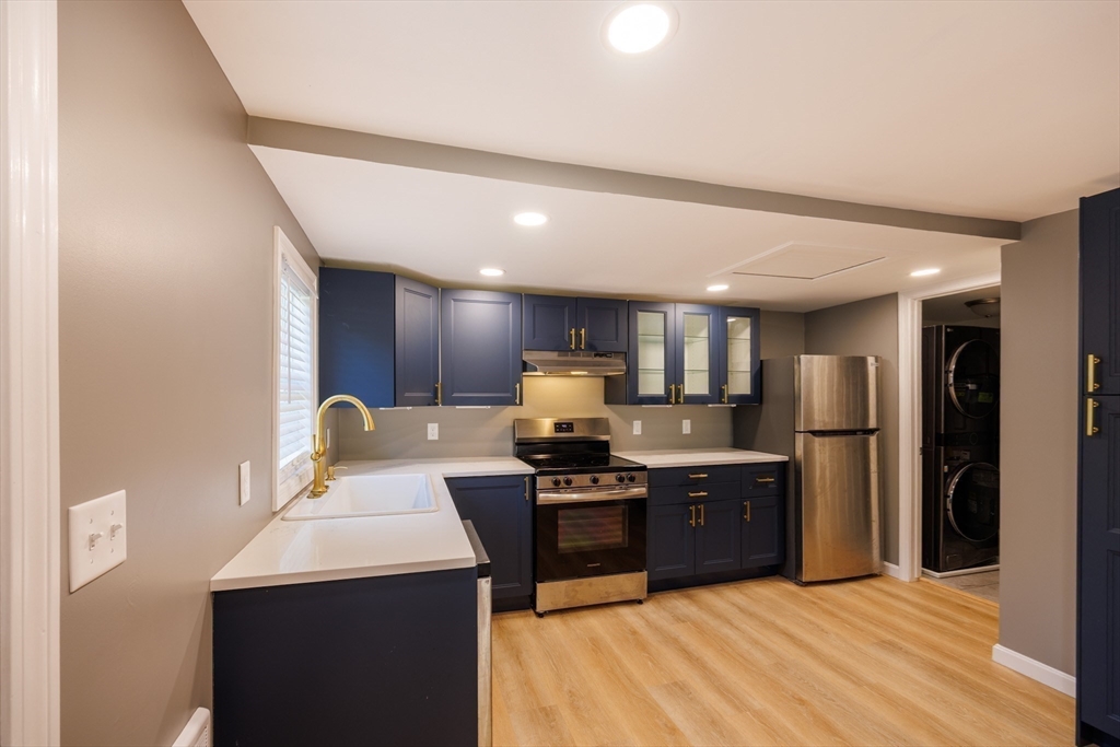 8 Freeman Avenue Webster, MA 01570 - Photo 6 of 24