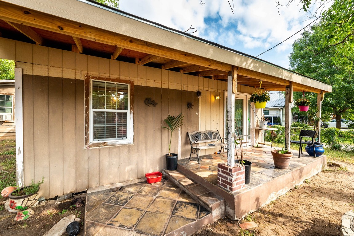 1144 Mason Avenue Austin, TX 78721 - Photo 11 of 37 a view of a patio with table and chairs and floor to ceiling window