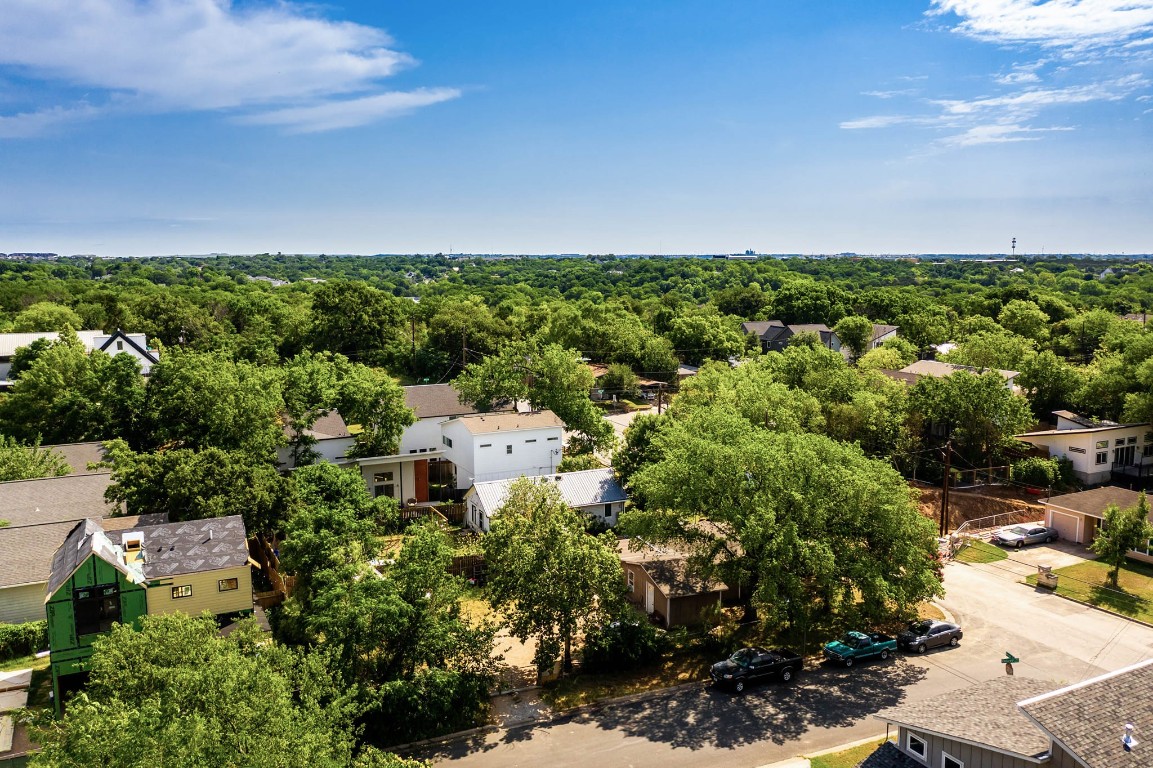 1144 Mason Avenue Austin, TX 78721 - Photo 33 of 37 an aerial view of a houses with a yard