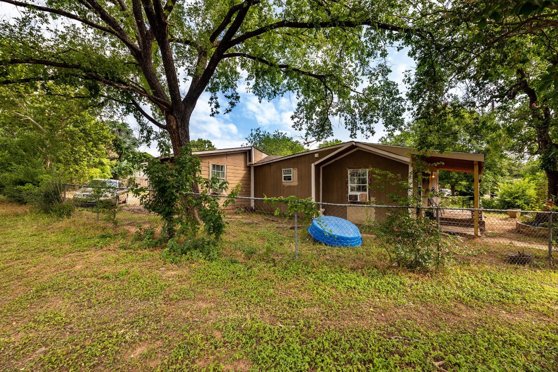 1144 Mason Avenue Austin, TX 78721 - Photo 8 of 37 a front view of a house with yard and green space