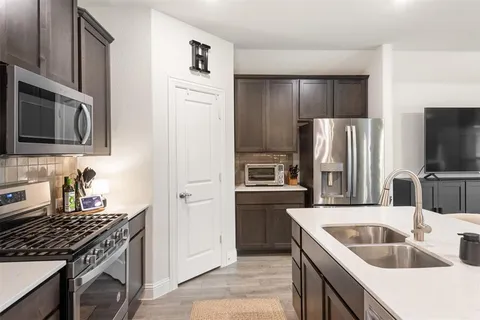$334,999 | 11028 Los Alamos Drive, Aubrey, TX 76227