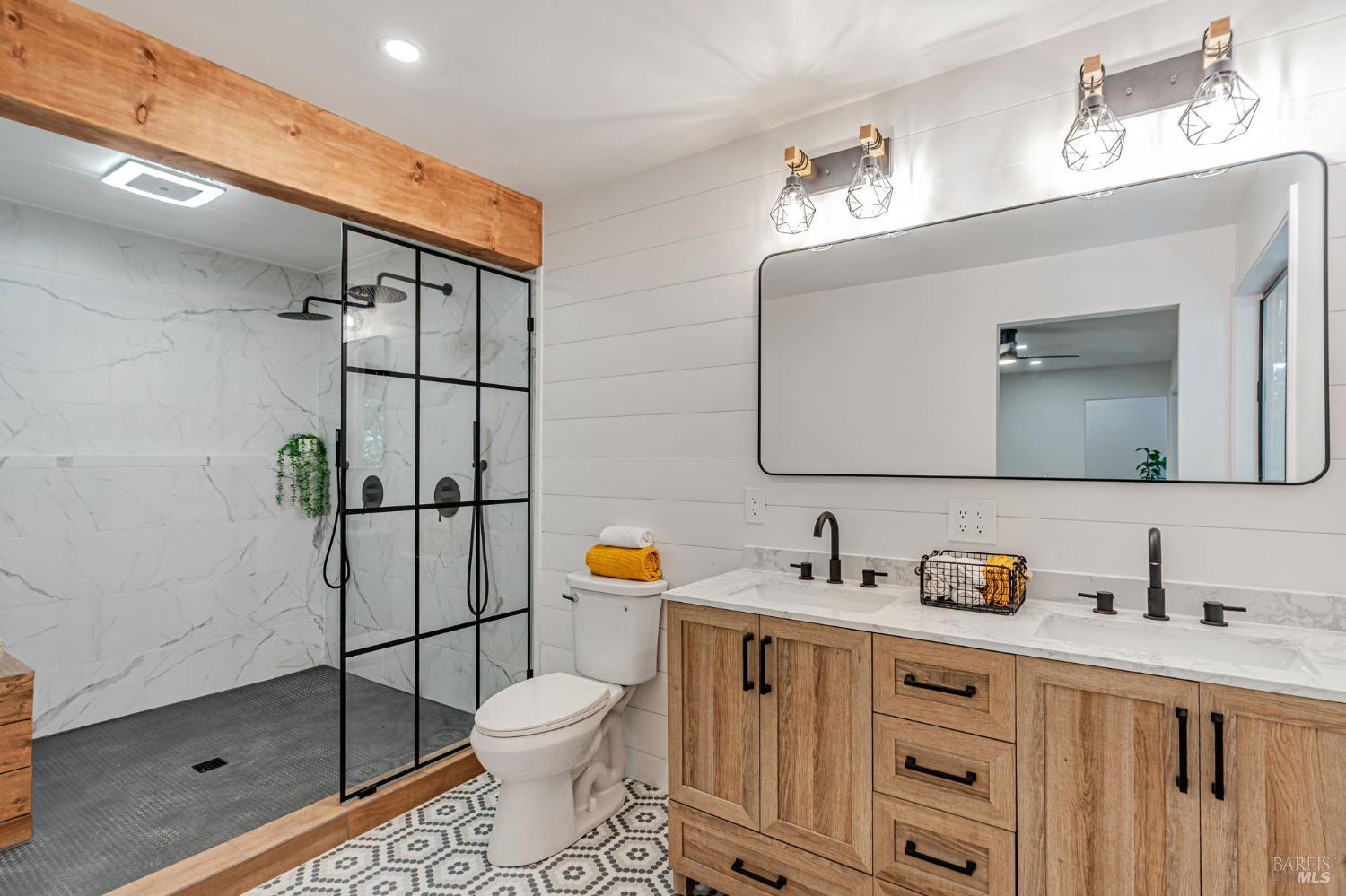 240 Vila Road Forestville, CA 95436 - Photo 25 of 38 Luxurious Primary Bathroom!