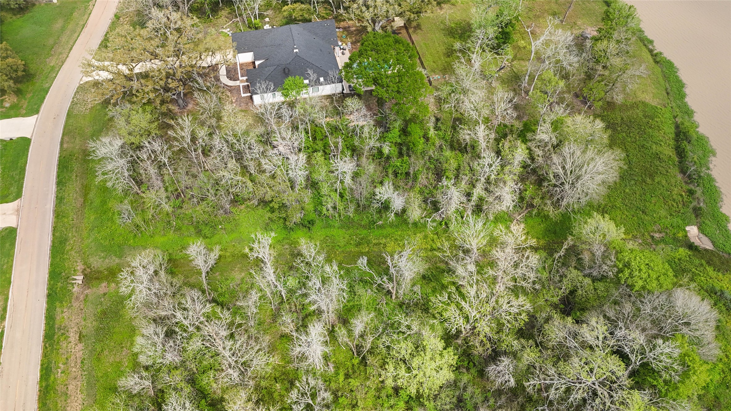 21502 Chenango Lake Drive Angleton, TX 77515 - Photo 11 of 18 a view of a yard