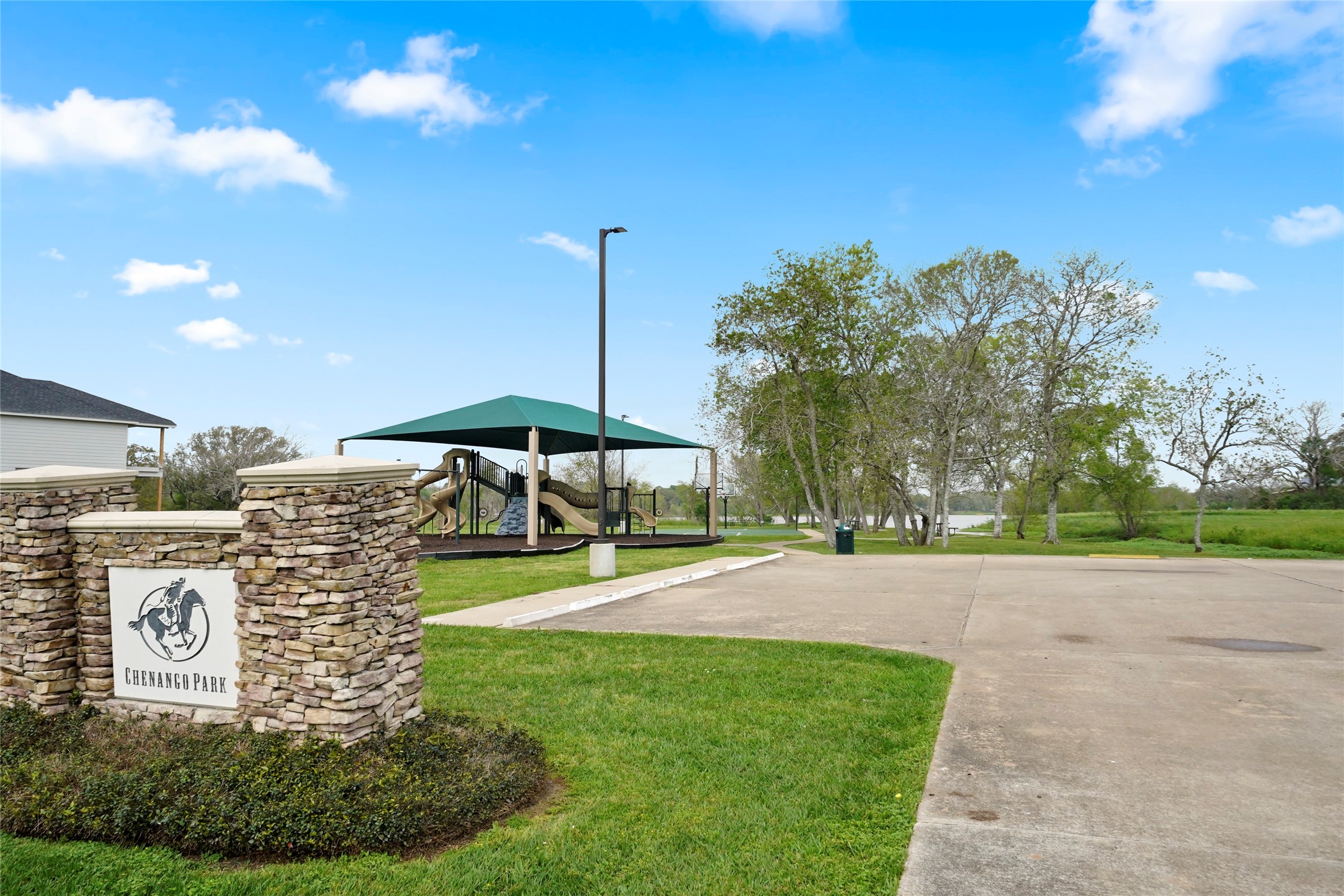 21502 Chenango Lake Drive Angleton, TX 77515 - Photo 13 of 18 a view of a outdoor space