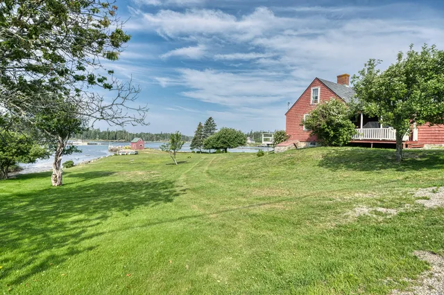 $729,000 | 129 East Boston Road, Vinalhaven, ME 04863