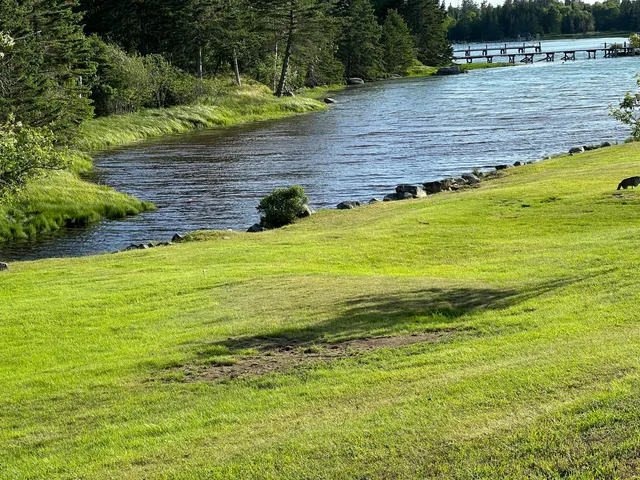 $729,000 | 129 East Boston Road, Vinalhaven, ME 04863