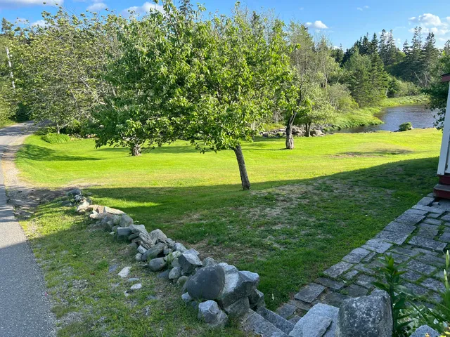 $729,000 | 129 East Boston Road, Vinalhaven, ME 04863