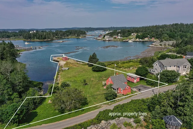 $729,000 | 129 East Boston Road, Vinalhaven, ME 04863