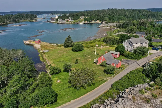 $729,000 | 129 East Boston Road, Vinalhaven, ME 04863