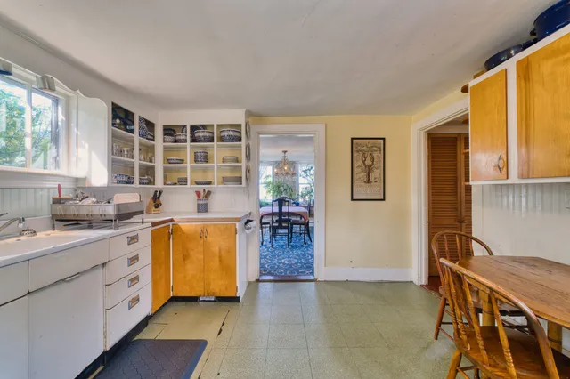 $729,000 | 129 East Boston Road, Vinalhaven, ME 04863