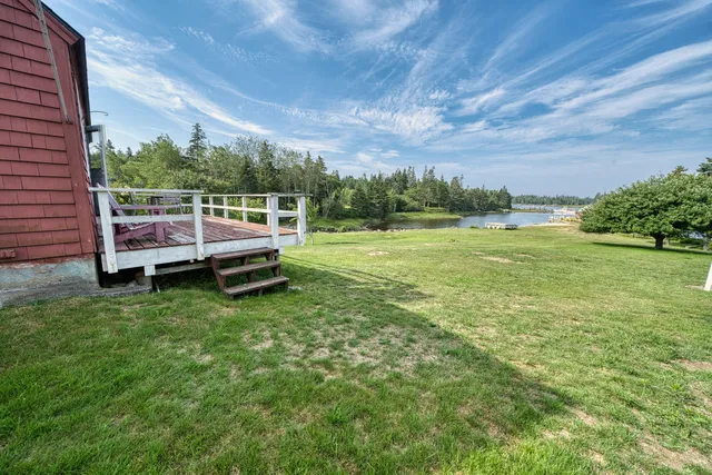 $729,000 | 129 East Boston Road, Vinalhaven, ME 04863