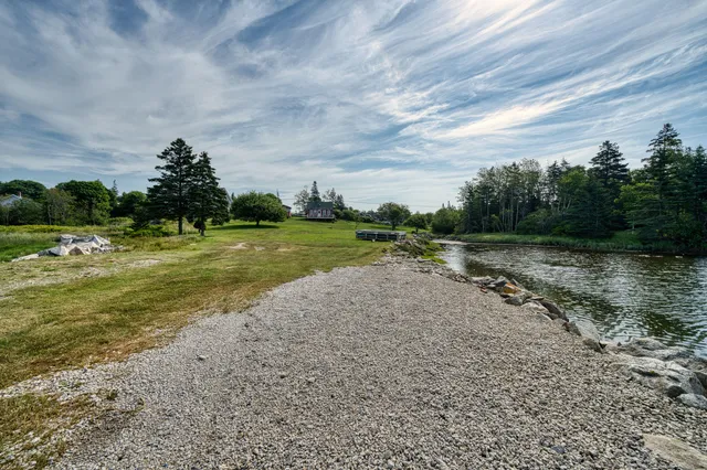 $729,000 | 129 East Boston Road, Vinalhaven, ME 04863