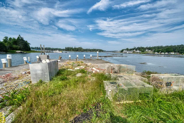 $729,000 | 129 East Boston Road, Vinalhaven, ME 04863