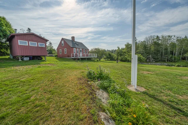 $729,000 | 129 East Boston Road, Vinalhaven, ME 04863