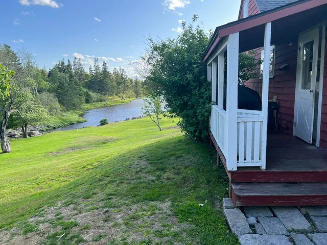 $729,000 | 129 East Boston Road, Vinalhaven, ME 04863