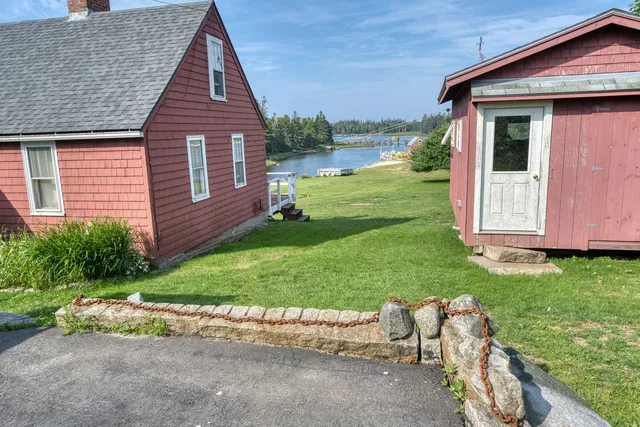 $729,000 | 129 East Boston Road, Vinalhaven, ME 04863