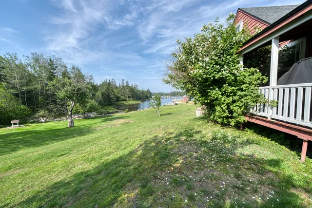 $729,000 | 129 East Boston Road, Vinalhaven, ME 04863