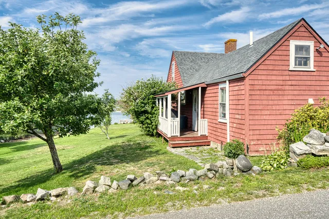 $729,000 | 129 East Boston Road, Vinalhaven, ME 04863