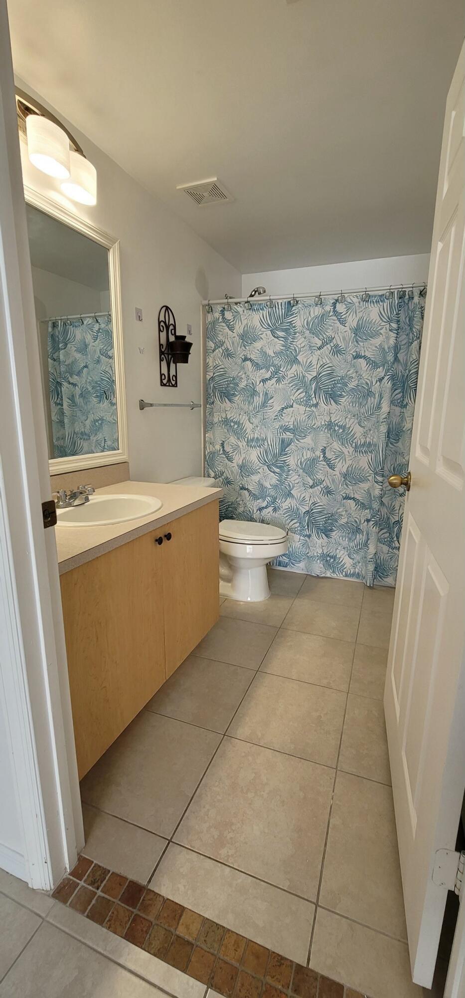 5032 Lantana Road, Unit 2105 Lake Worth, FL 33463 - Photo 11 of 15 a bathroom with a bathtub