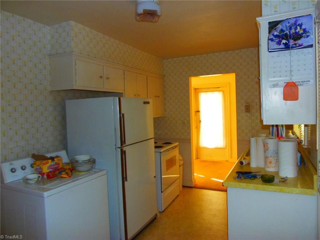 3806 Rolling Road High Point, NC 27265 - Photo 4 of 16