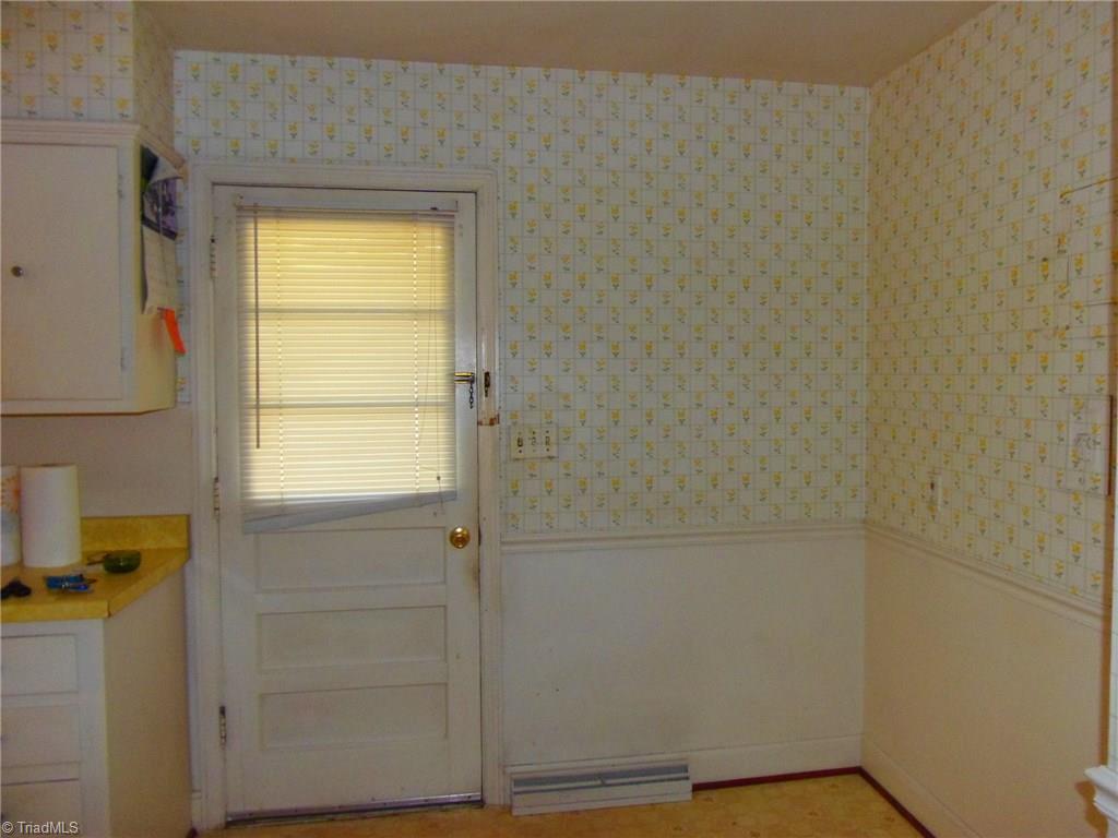 3806 Rolling Road High Point, NC 27265 - Photo 6 of 16