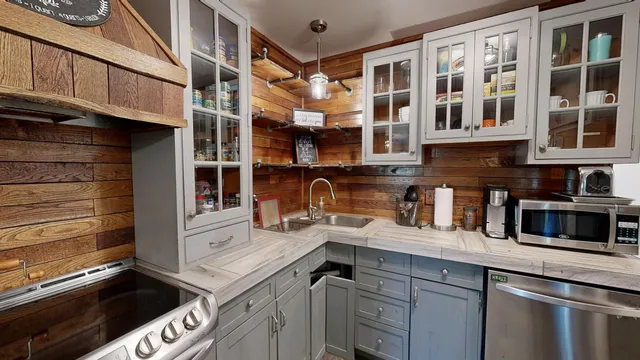 $950,000 | 26378 Drake Lane, Unit 26350, Henrietta, WI 53924