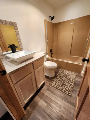 $950,000 | 26378 Drake Lane, Unit 26350, Henrietta, WI 53924