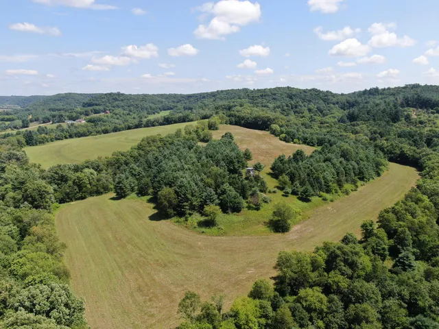 $950,000 | 26378 Drake Lane, Unit 26350, Henrietta, WI 53924