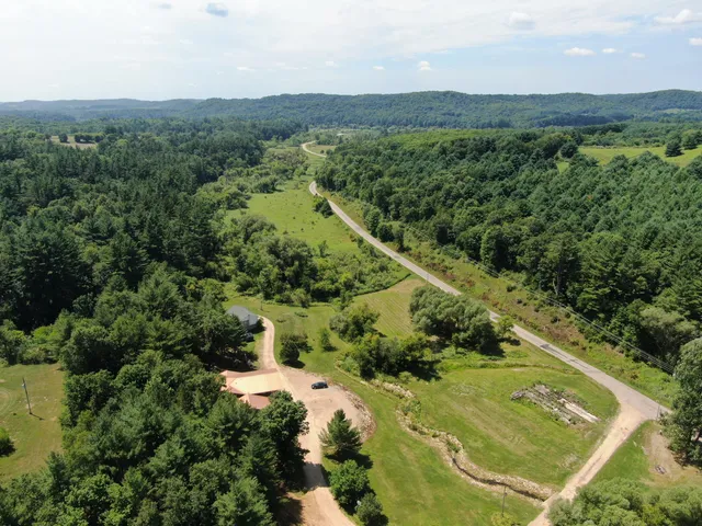 $950,000 | 26378 Drake Lane, Unit 26350, Henrietta, WI 53924