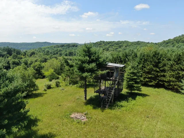 $950,000 | 26378 Drake Lane, Unit 26350, Henrietta, WI 53924