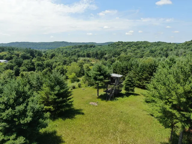 $950,000 | 26378 Drake Lane, Unit 26350, Henrietta, WI 53924