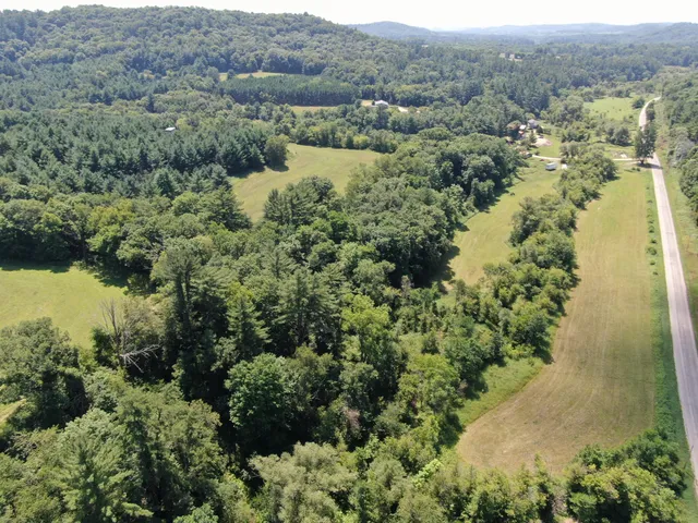 $950,000 | 26378 Drake Lane, Unit 26350, Henrietta, WI 53924