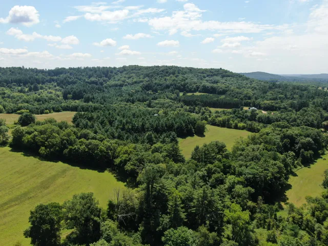 $950,000 | 26378 Drake Lane, Unit 26350, Henrietta, WI 53924