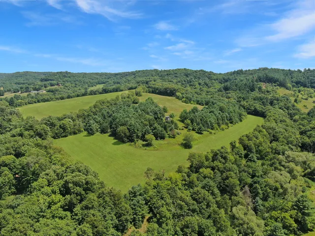 $950,000 | 26378 Drake Lane, Unit 26350, Henrietta, WI 53924