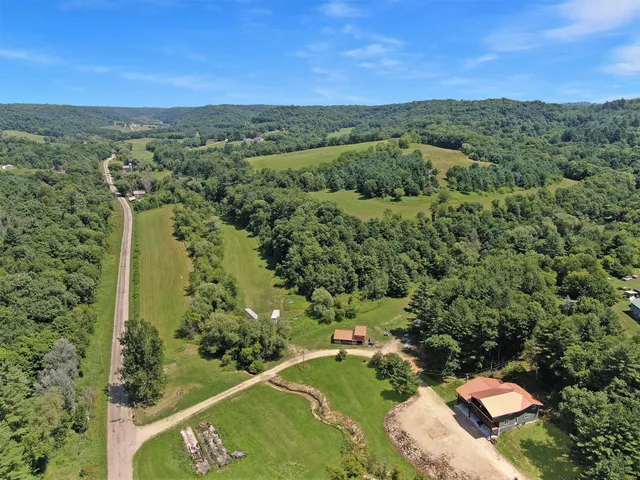 $950,000 | 26378 Drake Lane, Unit 26350, Henrietta, WI 53924