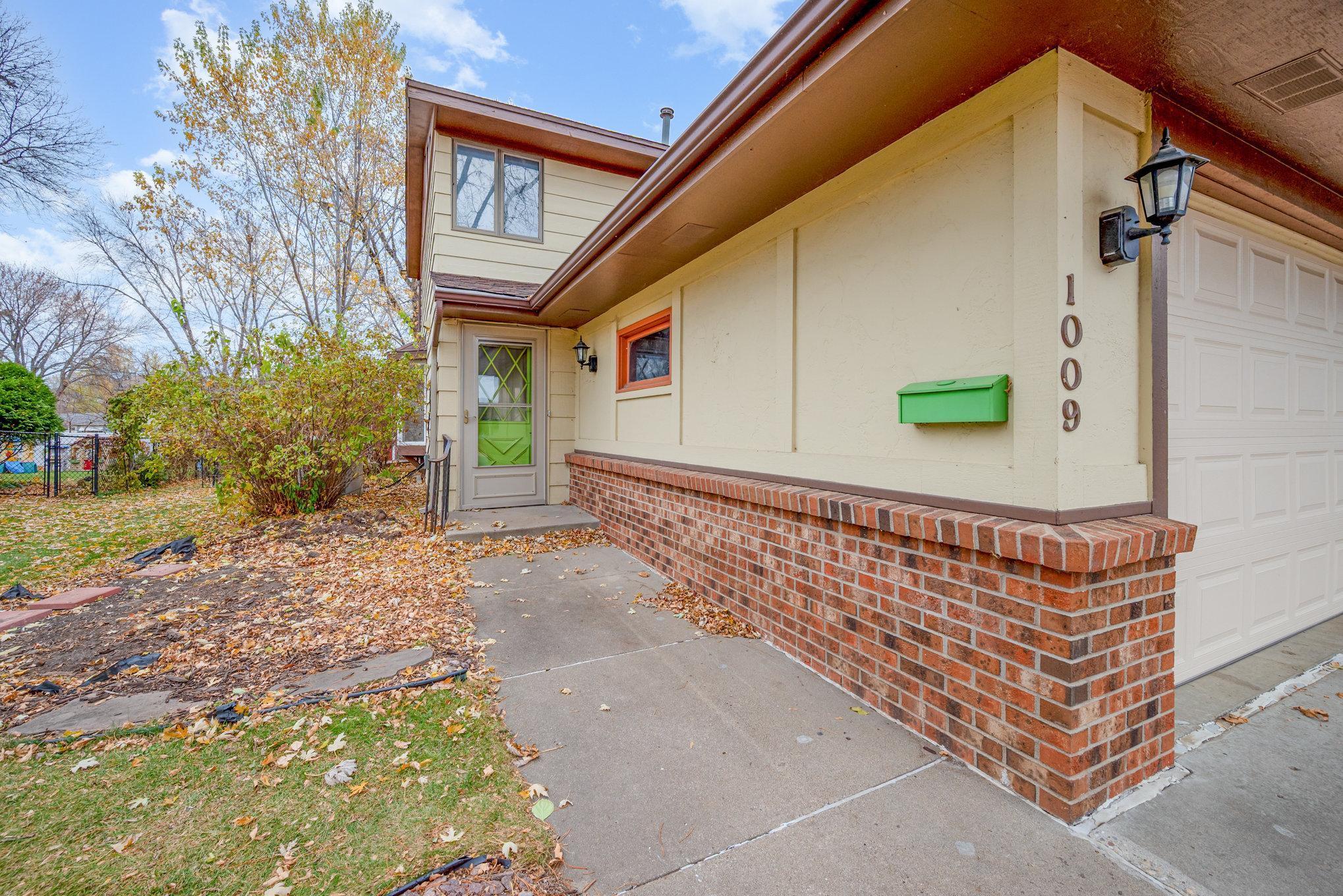 1009 4th Avenue East Shakopee, MN 55379 - Photo 2 of 26