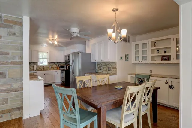 $600,000 | 1208 Atoll Court, Tool, TX 75143