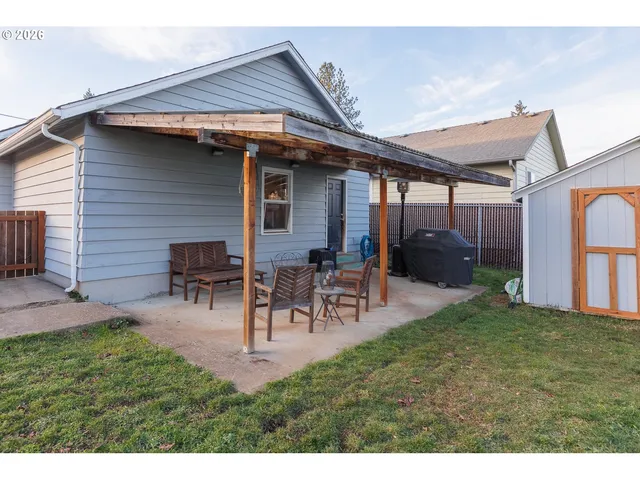 $395,000 | 886 Southwest Birch Street, Dallas, OR 97338