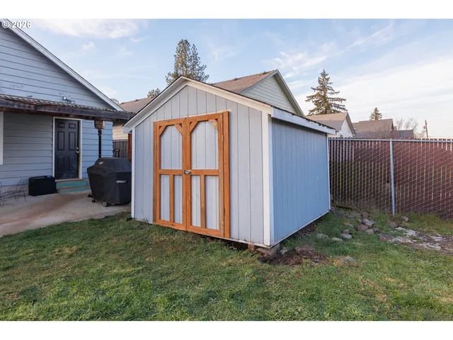 $395,000 | 886 Southwest Birch Street, Dallas, OR 97338