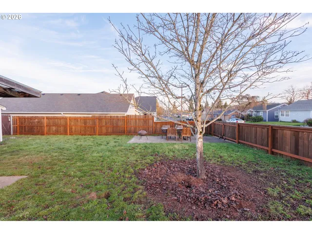 $395,000 | 886 Southwest Birch Street, Dallas, OR 97338