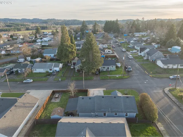 $395,000 | 886 Southwest Birch Street, Dallas, OR 97338