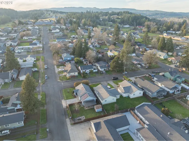 $395,000 | 886 Southwest Birch Street, Dallas, OR 97338